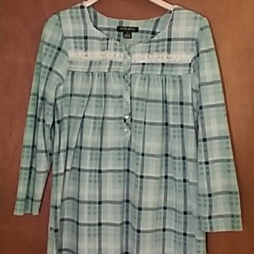 Soft fleece plaid nightgown size S roomy!